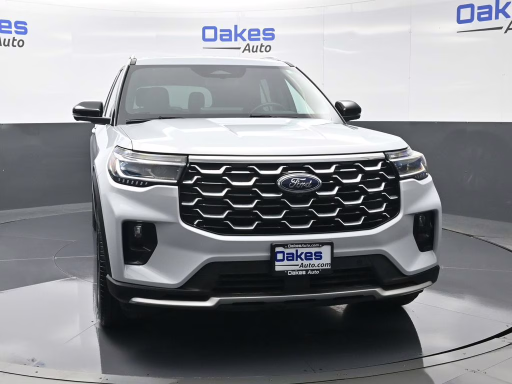 2025 White Metallic Ford Explorer Platinum 4X4 SUV