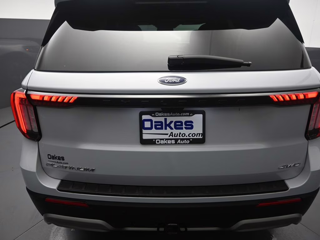 2025 White Metallic Ford Explorer Platinum 4X4 SUV