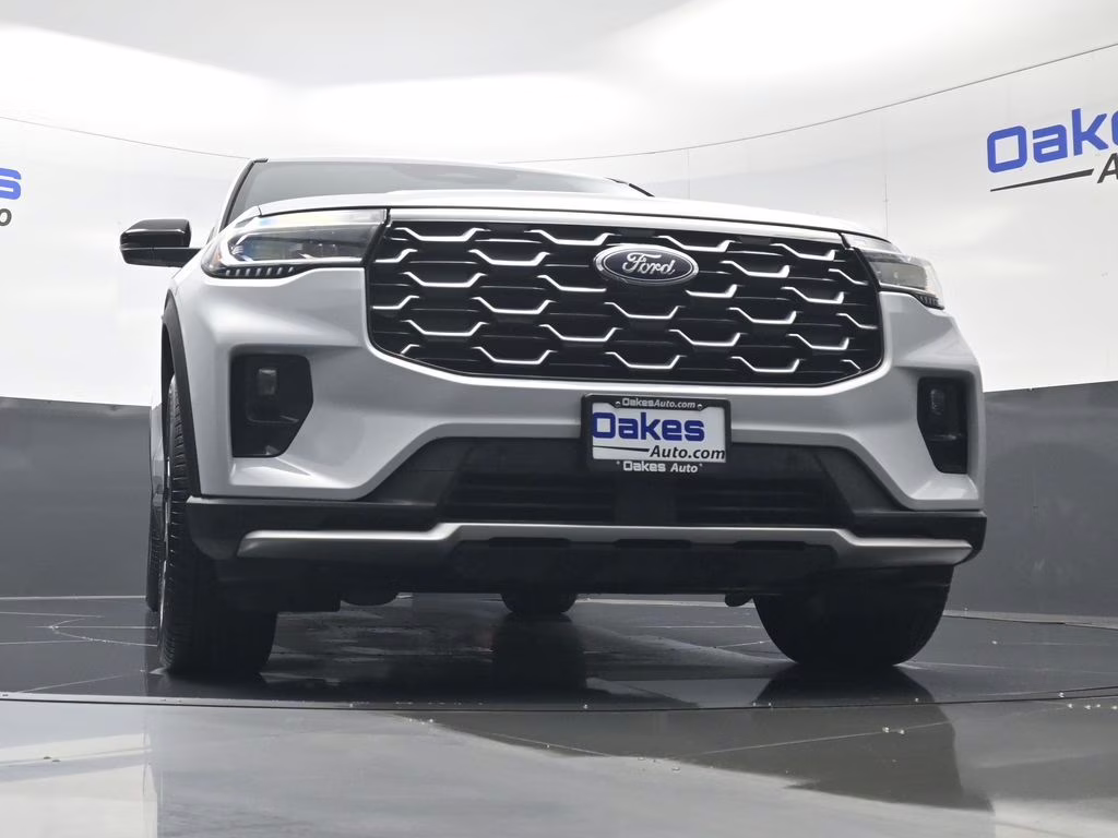 2025 White Metallic Ford Explorer Platinum 4X4 SUV