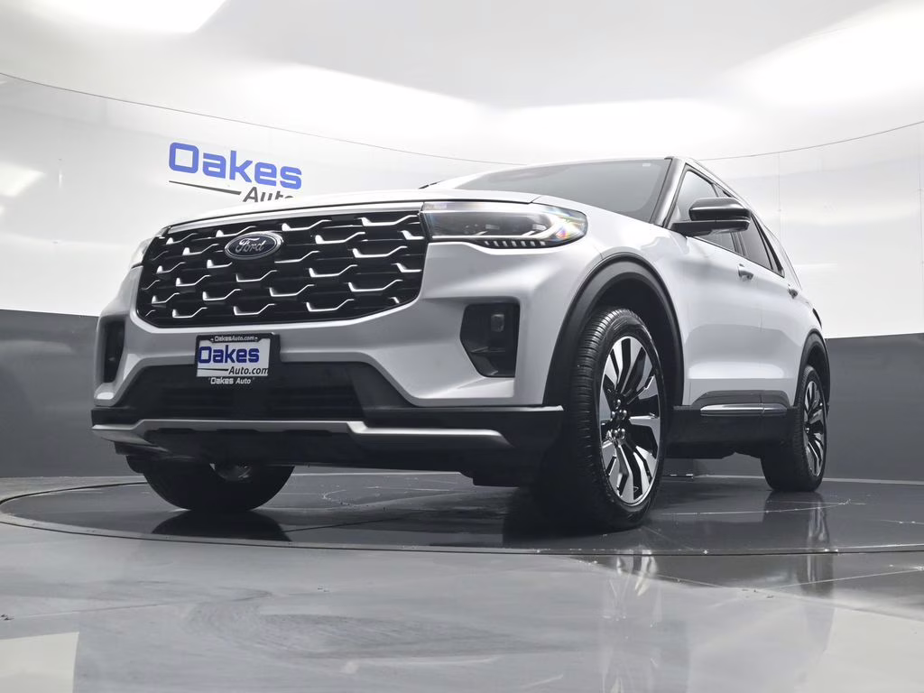 2025 White Metallic Ford Explorer Platinum 4X4 SUV