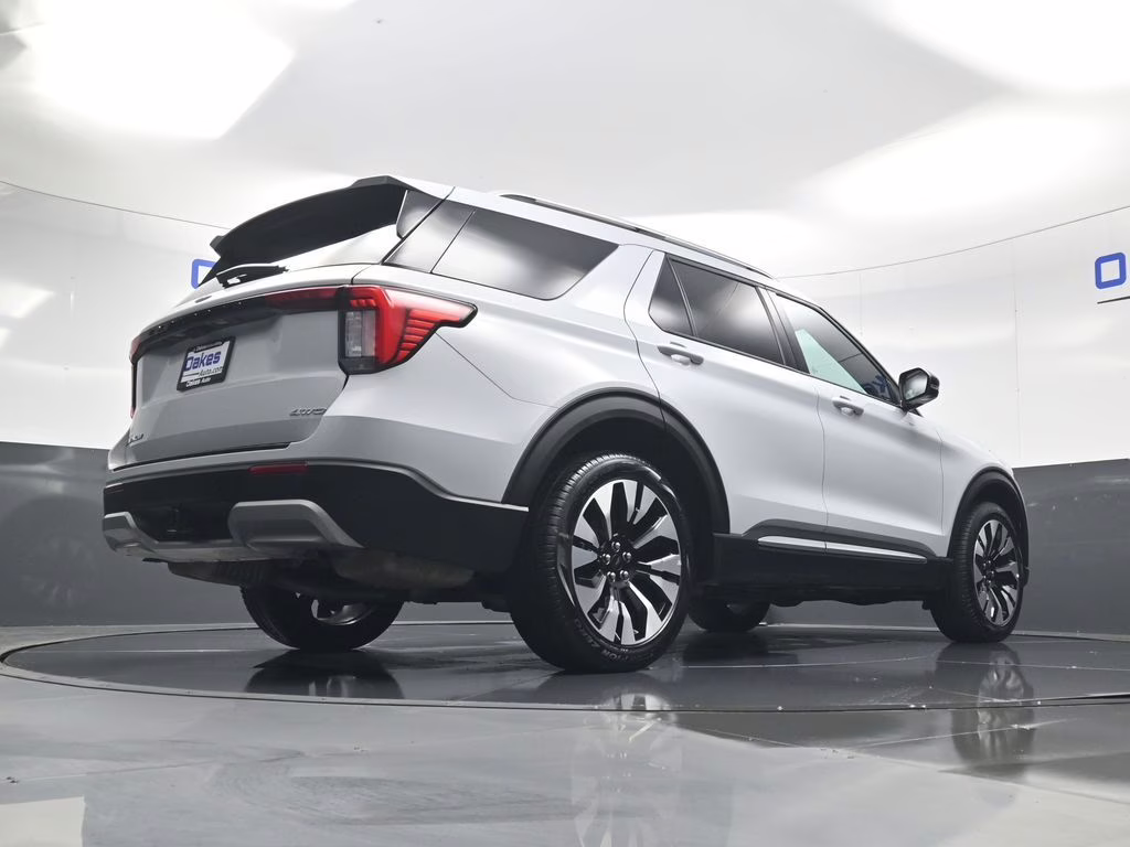 2025 White Metallic Ford Explorer Platinum 4X4 SUV