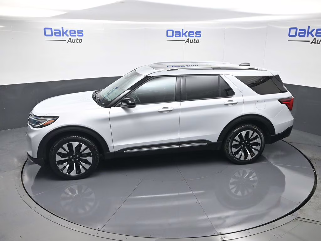 2025 White Metallic Ford Explorer Platinum 4X4 SUV