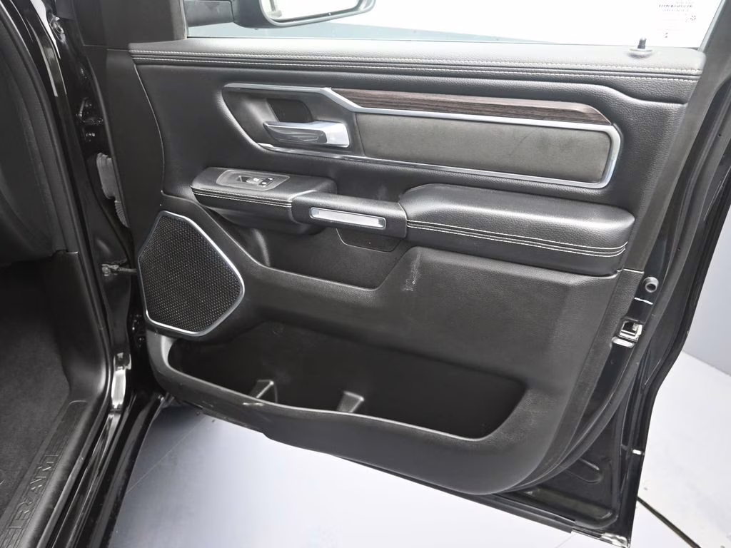 2025 Diamond Black Crystal Pearlcoat Ram 1500 Laramie 4X4 Truck