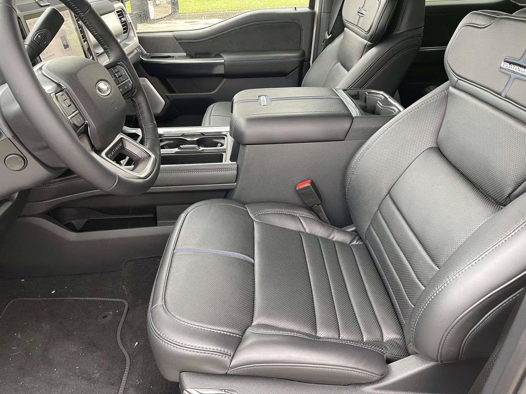 2025 White Metallic Ford Super Duty F-450 DRW Platinum 4X4 Truck