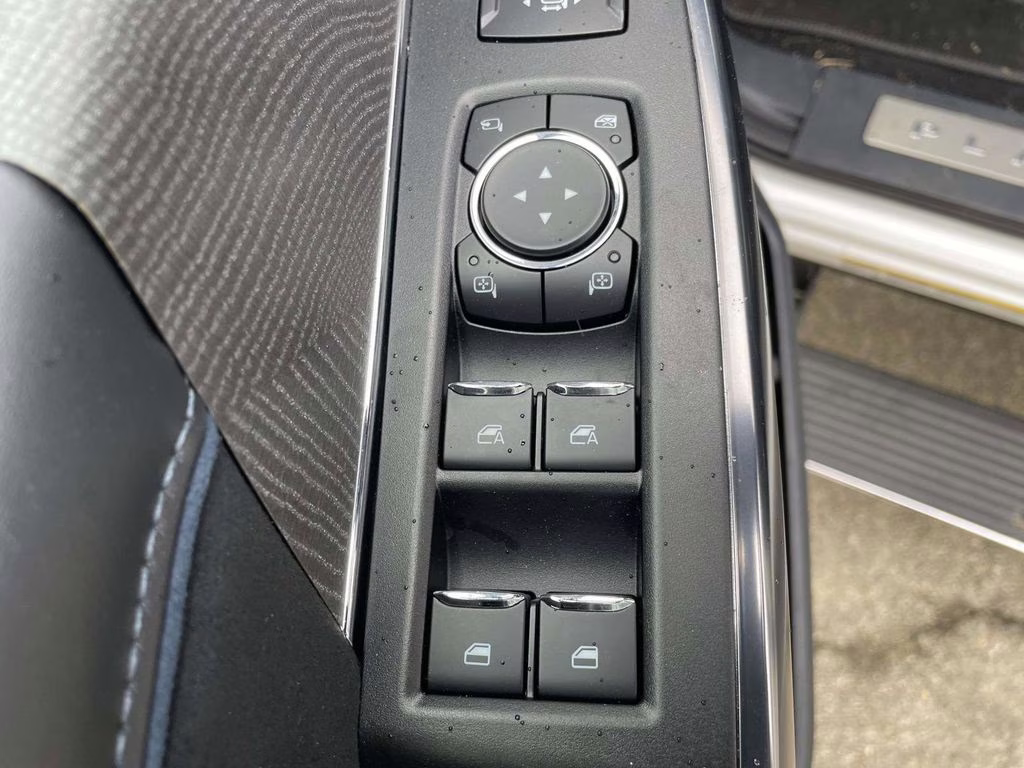 2025 White Metallic Ford Super Duty F-450 DRW Platinum 4X4 Truck