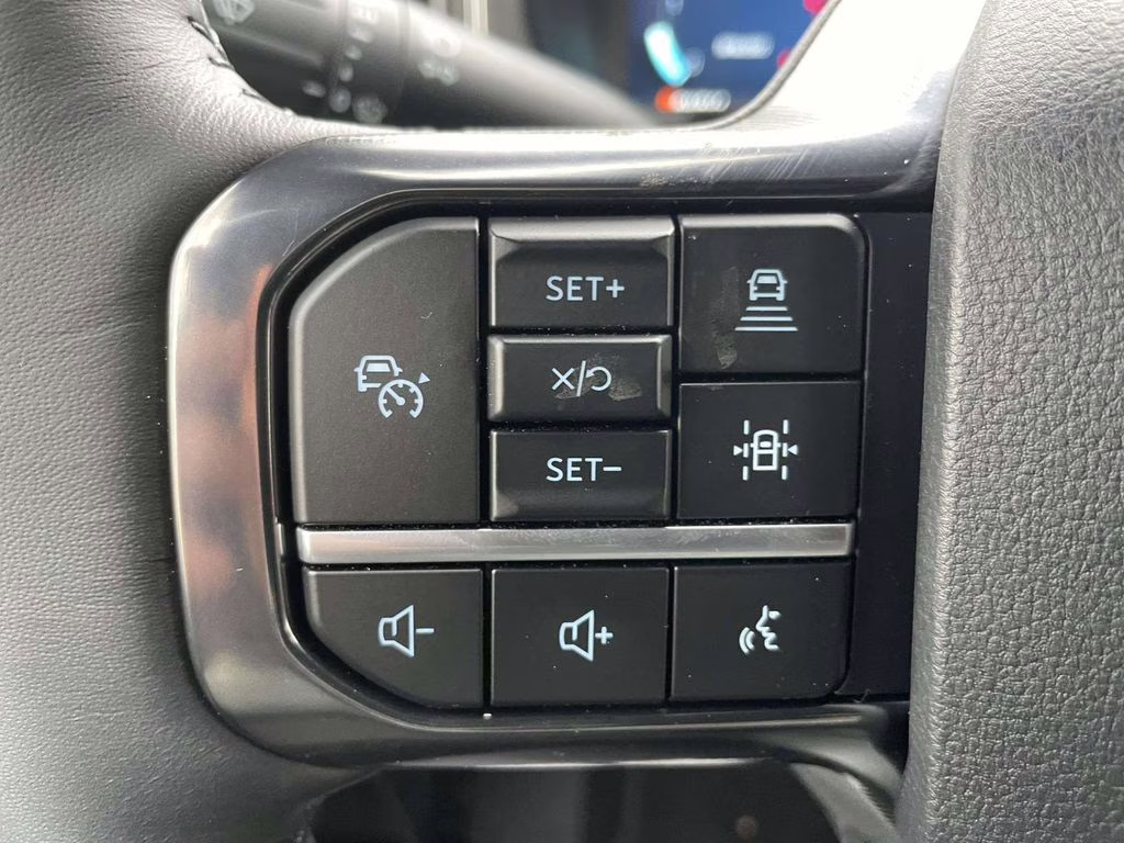 2025 White Metallic Ford Super Duty F-450 DRW Platinum 4X4 Truck