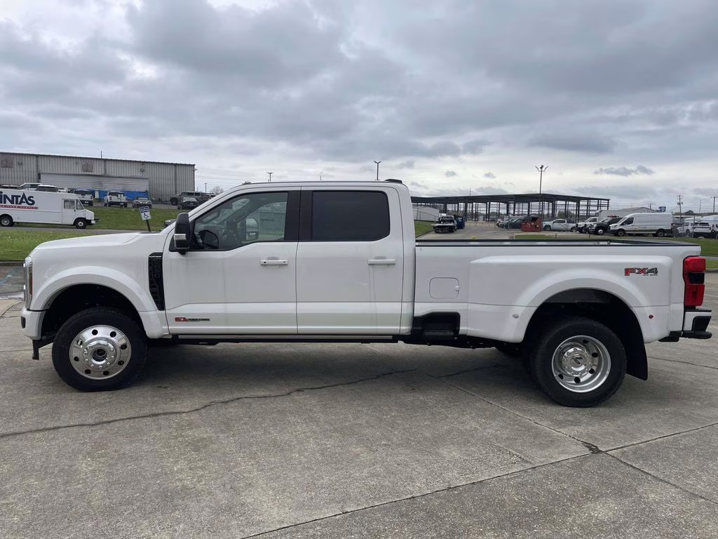 2025 White Metallic Ford Super Duty F-450 DRW Platinum 4X4 Truck