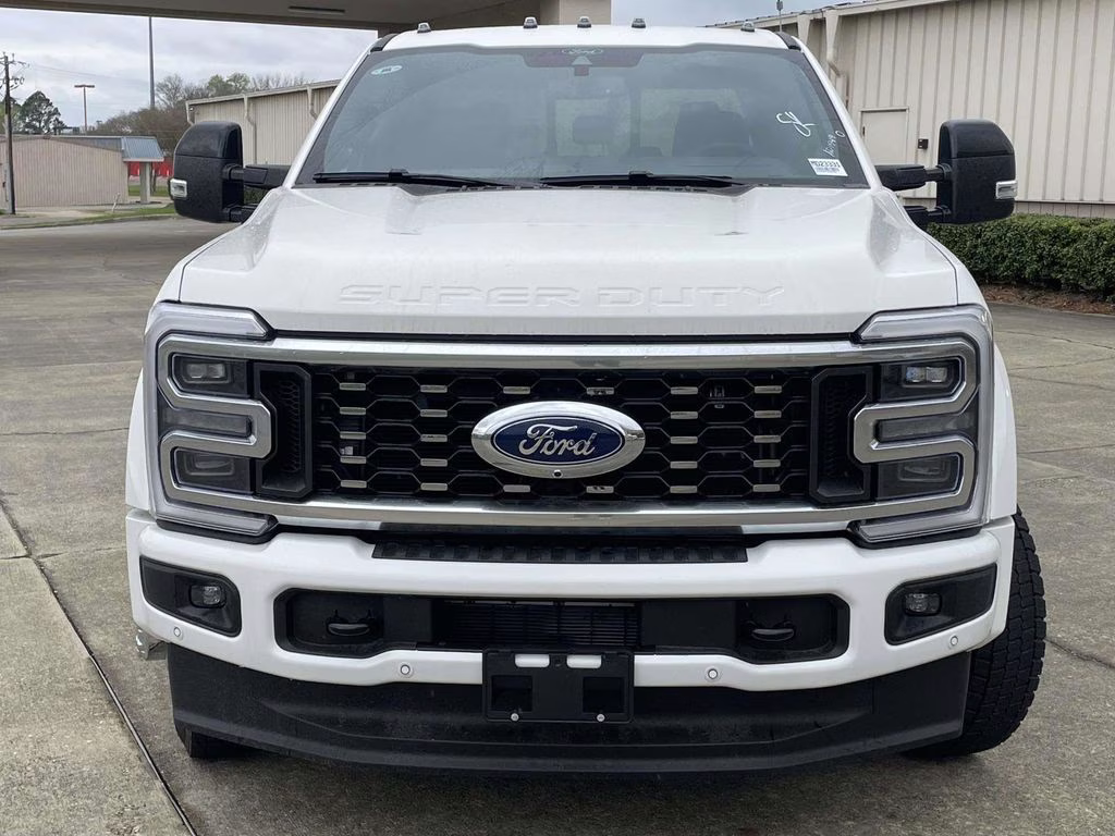 2025 White Metallic Ford Super Duty F-450 DRW Platinum 4X4 Truck