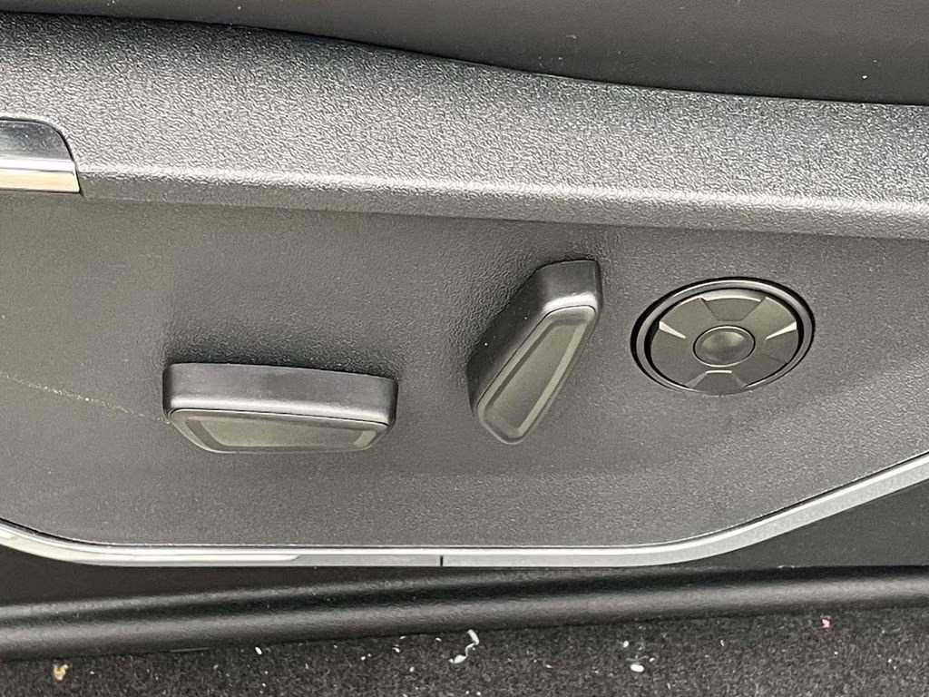 2025 White Metallic Ford Super Duty F-450 DRW Platinum 4X4 Truck