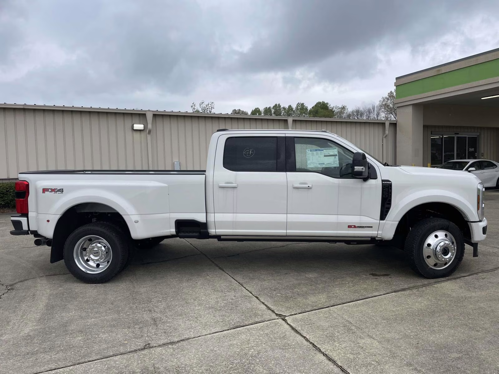 2025 White Metallic Ford Super Duty F-450 DRW Platinum 4X4 Truck