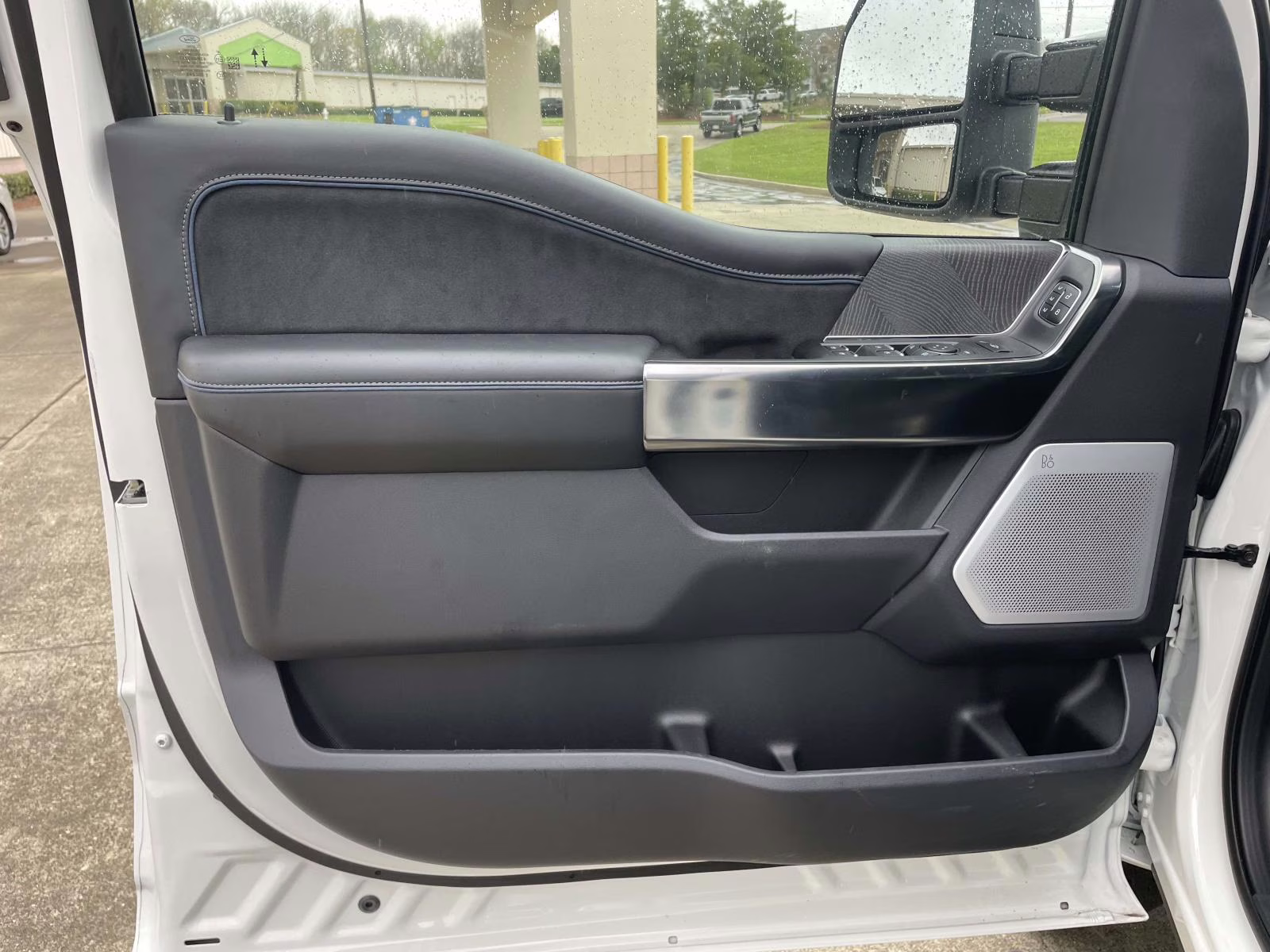 2025 White Metallic Ford Super Duty F-450 DRW Platinum 4X4 Truck