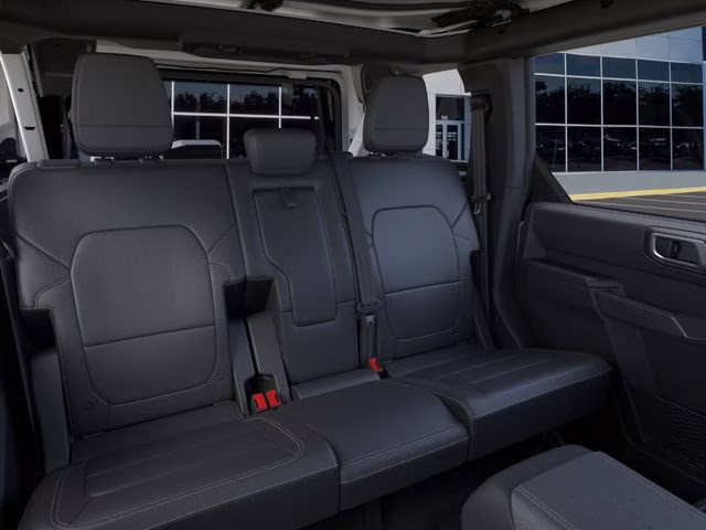 2026 Oxford White Ford Bronco Badlands 4X4 SUV