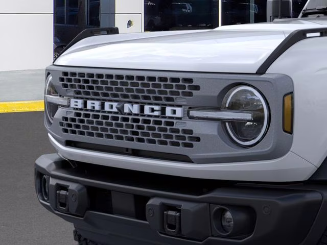 2026 Oxford White Ford Bronco Badlands 4X4 SUV