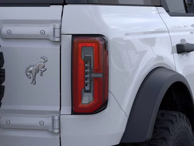 2026 Oxford White Ford Bronco Badlands 4X4 SUV