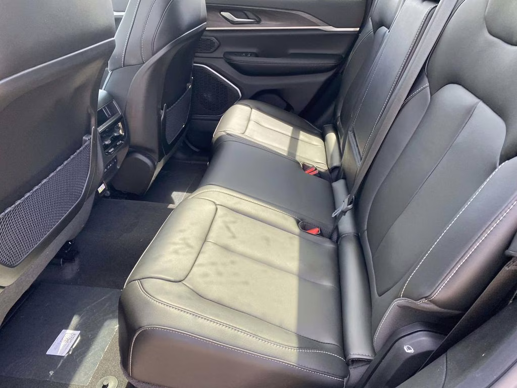 2026 Diamond Black Crystal Pearlcoat Jeep Grand Cherokee Limited RWD SUV