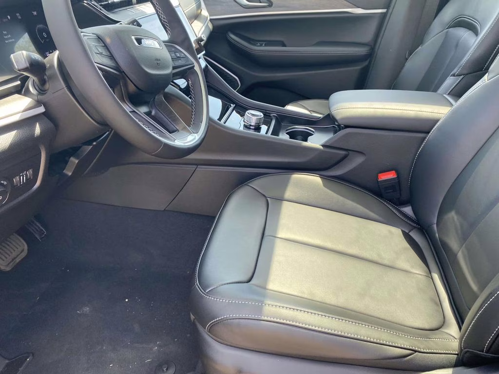 2026 Diamond Black Crystal Pearlcoat Jeep Grand Cherokee Limited RWD SUV