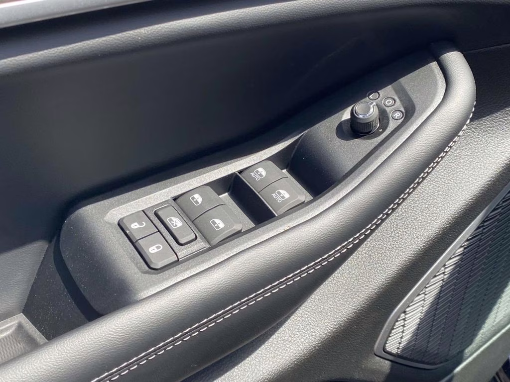 2026 Diamond Black Crystal Pearlcoat Jeep Grand Cherokee Limited RWD SUV