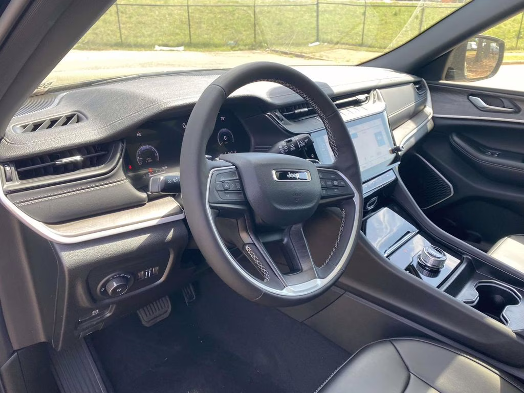 2026 Diamond Black Crystal Pearlcoat Jeep Grand Cherokee Limited RWD SUV