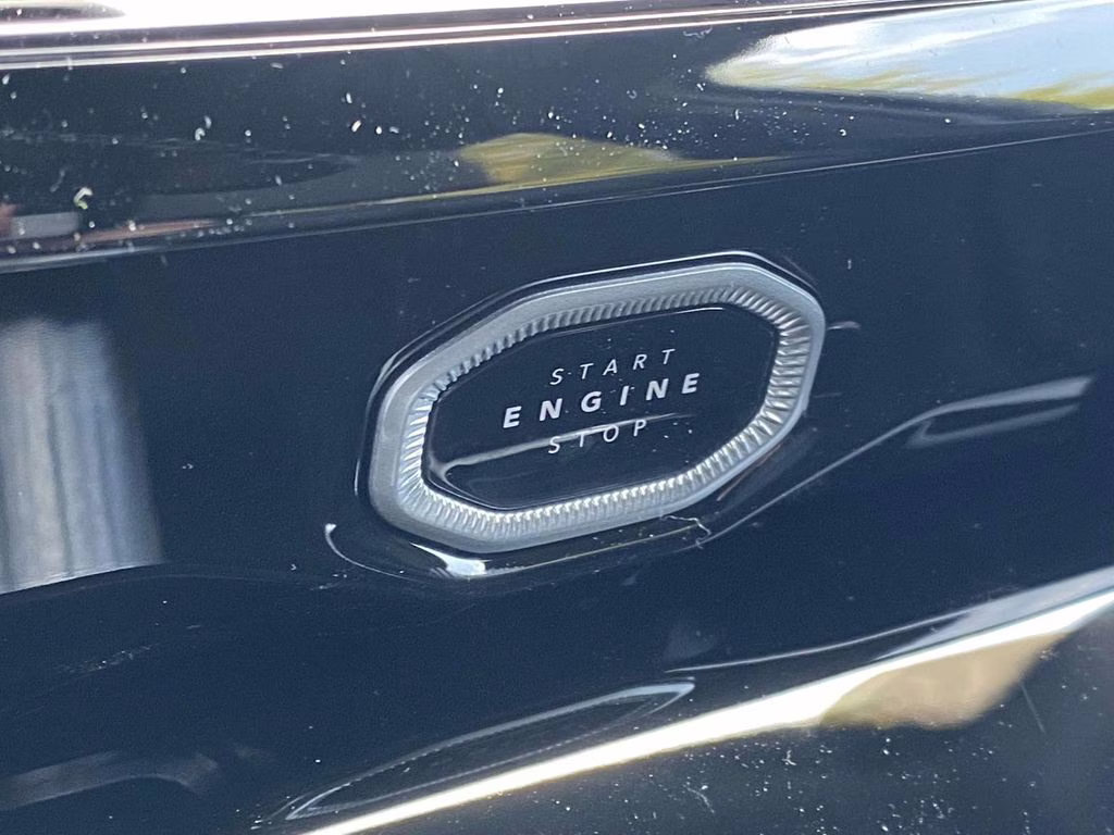 2026 Diamond Black Crystal Pearlcoat Jeep Grand Cherokee Limited RWD SUV