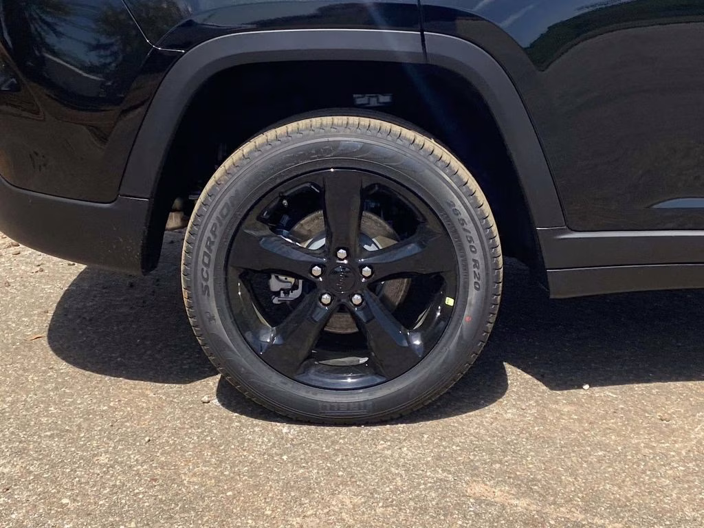 2026 Diamond Black Crystal Pearlcoat Jeep Grand Cherokee Limited RWD SUV