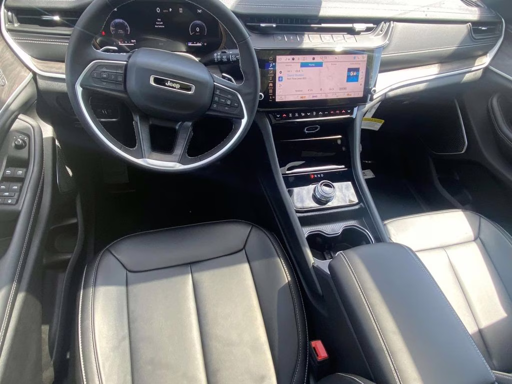 2026 Diamond Black Crystal Pearlcoat Jeep Grand Cherokee Limited RWD SUV