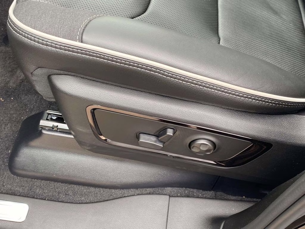 2026 Diamond Black Crystal Pearlcoat Ram 1500 Limited 4X4 Truck