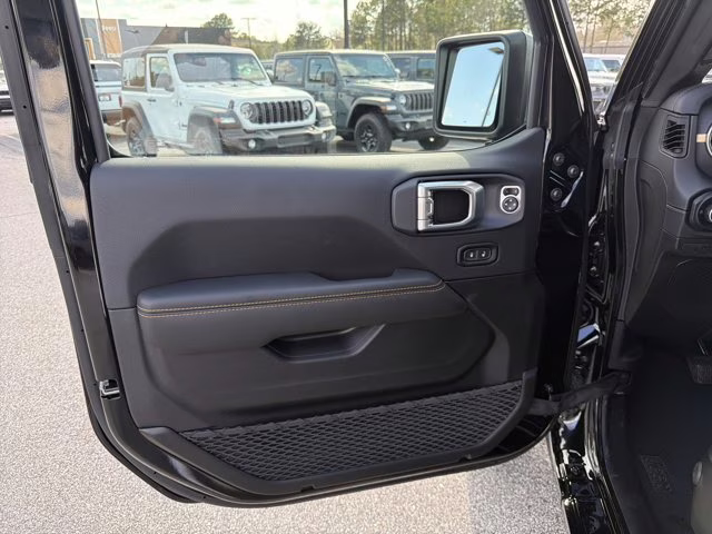 2026 Black Clearcoat Jeep Gladiator Sahara 4X4 Truck