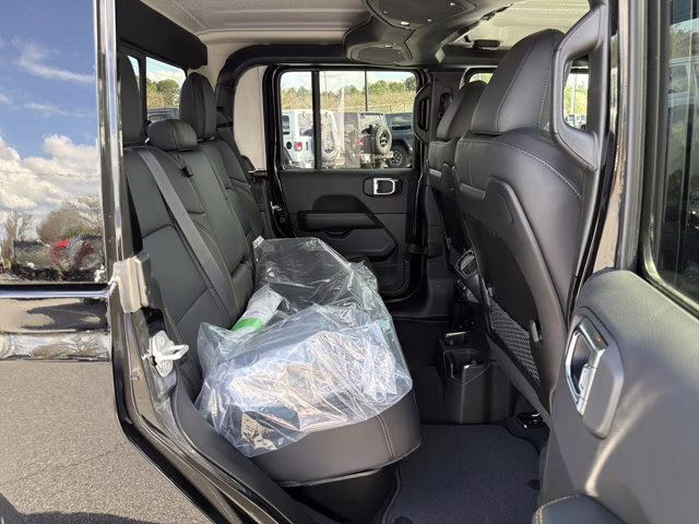 2026 Black Clearcoat Jeep Gladiator Sahara 4X4 Truck