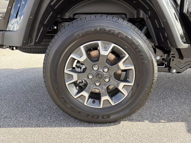 2026 Black Clearcoat Jeep Gladiator Sahara 4X4 Truck