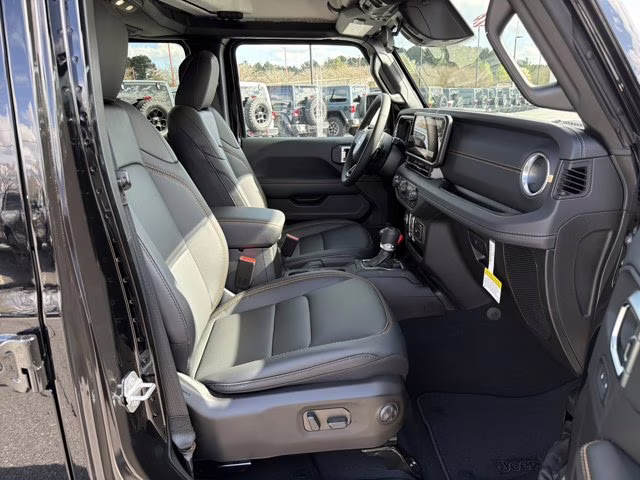 2026 Black Clearcoat Jeep Gladiator Sahara 4X4 Truck