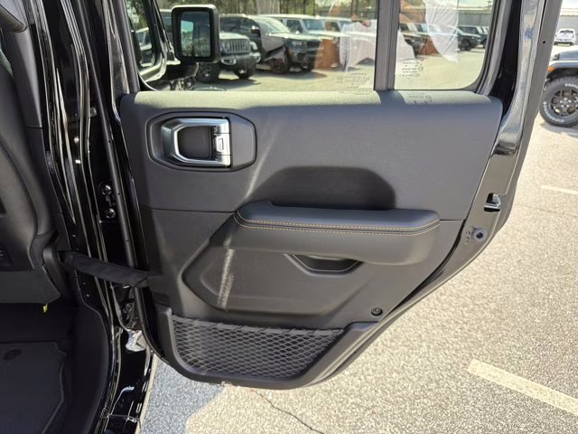 2026 Black Clearcoat Jeep Gladiator Sahara 4X4 Truck