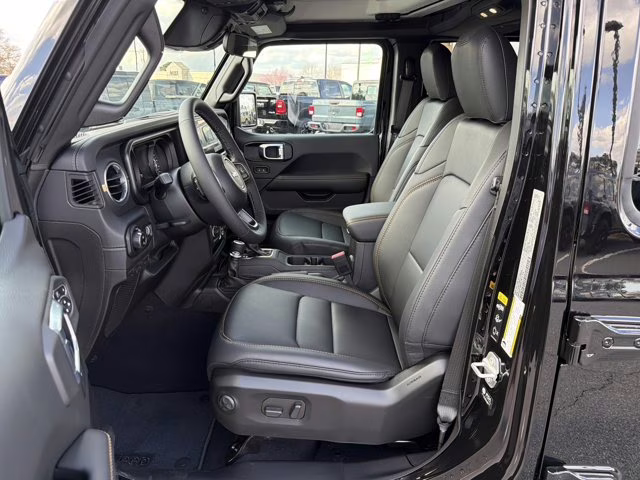 2026 Black Clearcoat Jeep Gladiator Sahara 4X4 Truck