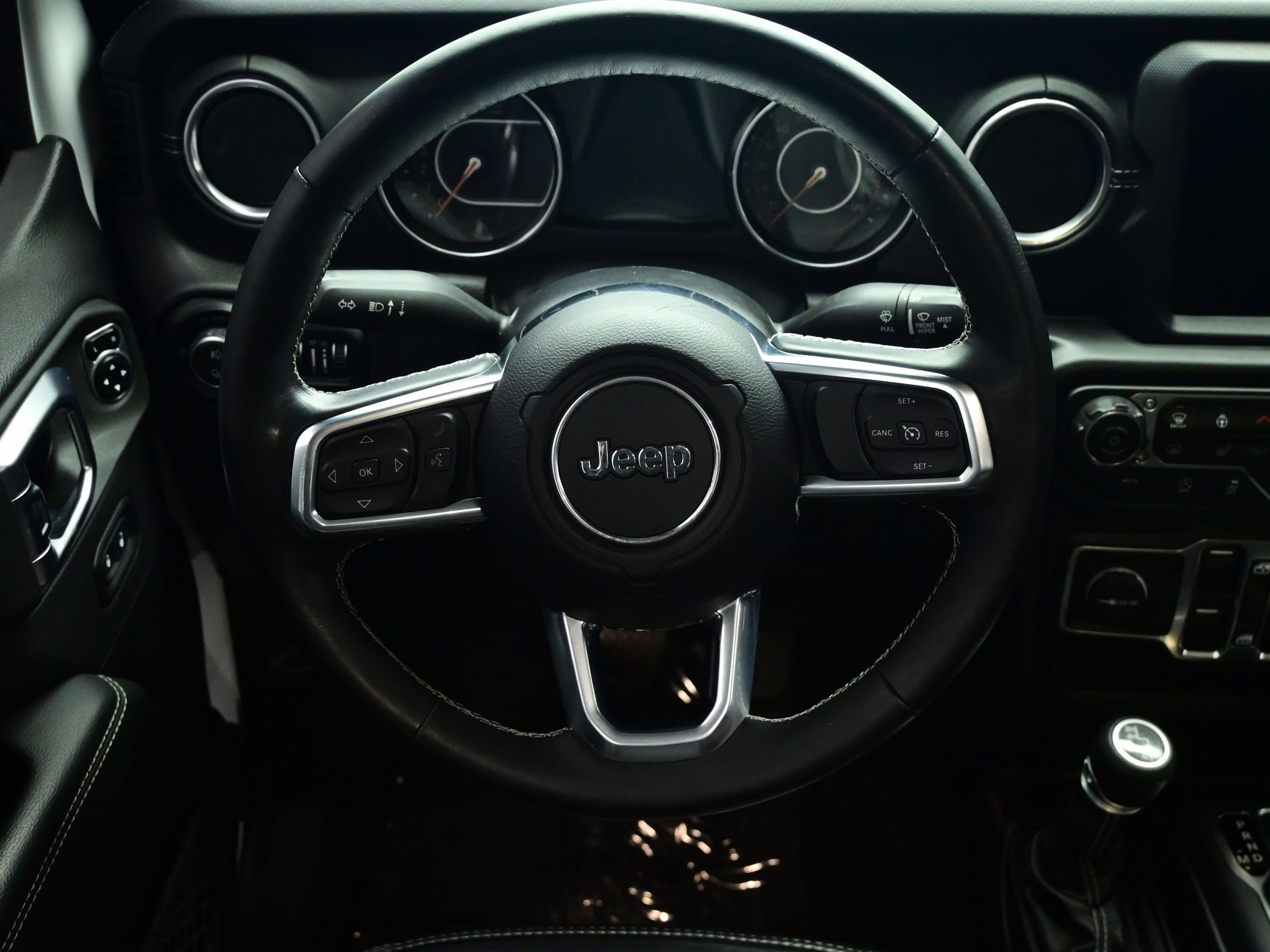 2020 Bright White Clearcoat Jeep Gladiator Overland 4X4 Truck