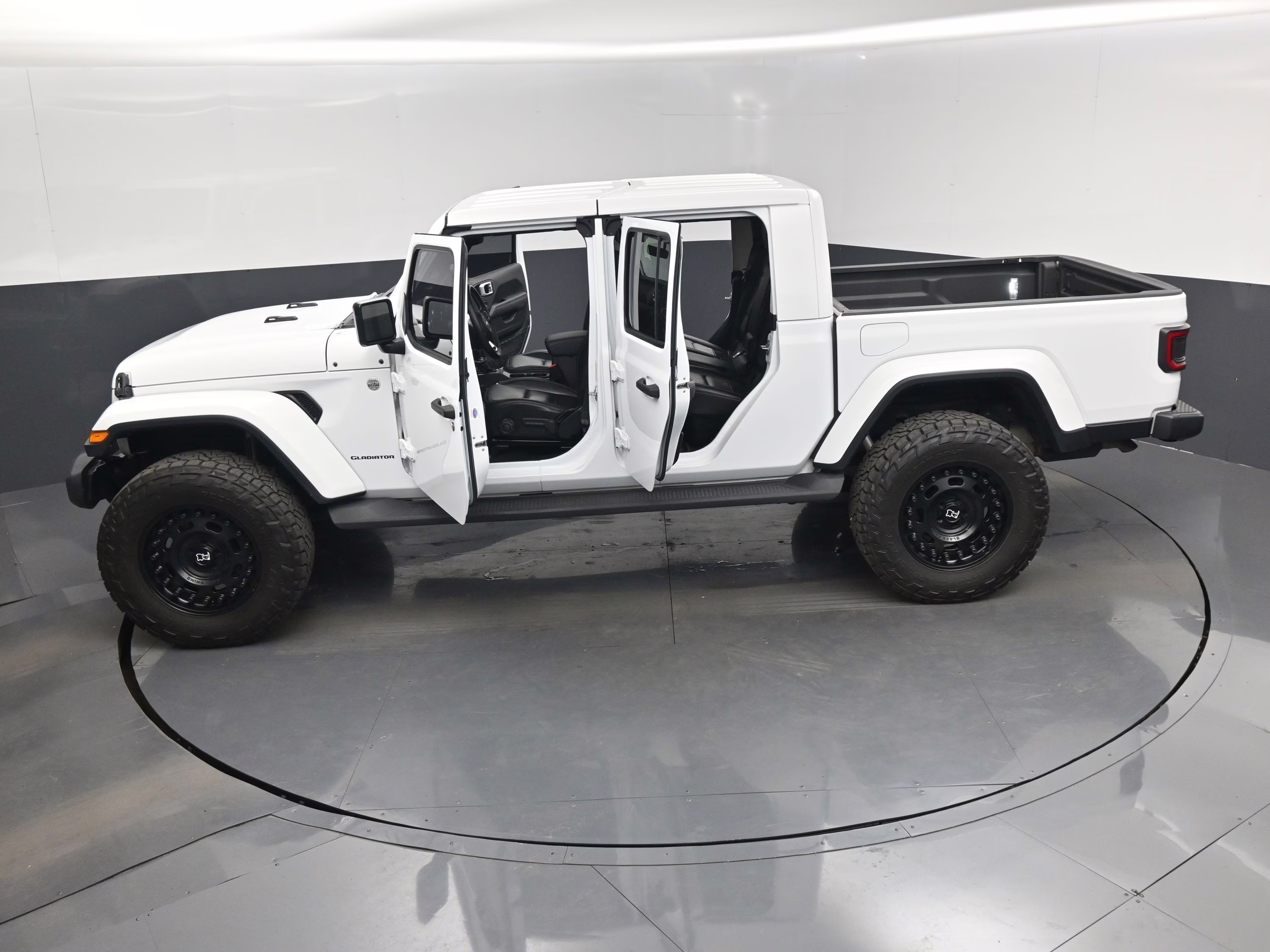 2020 Bright White Clearcoat Jeep Gladiator Overland 4X4 Truck