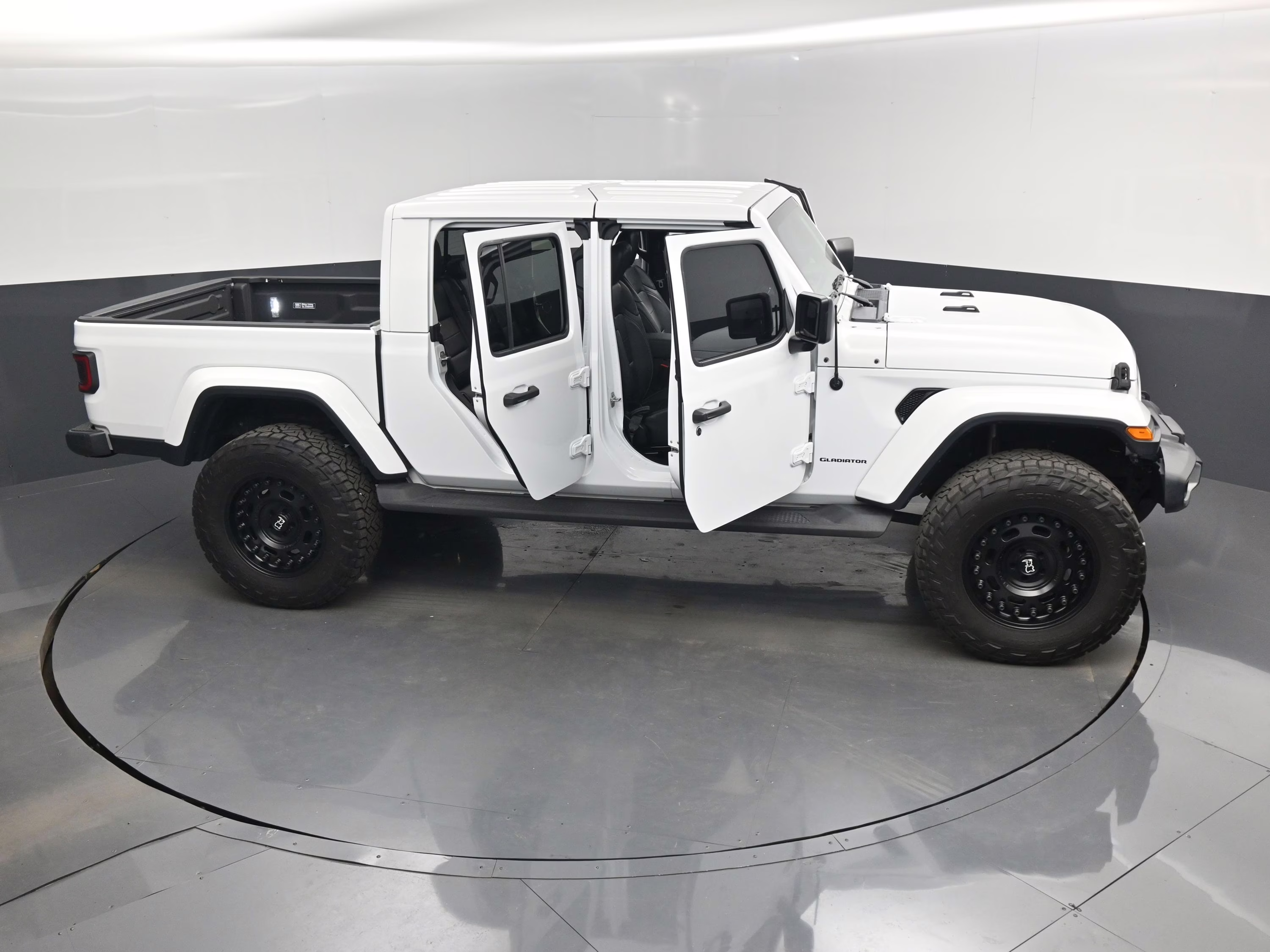 2020 Bright White Clearcoat Jeep Gladiator Overland 4X4 Truck