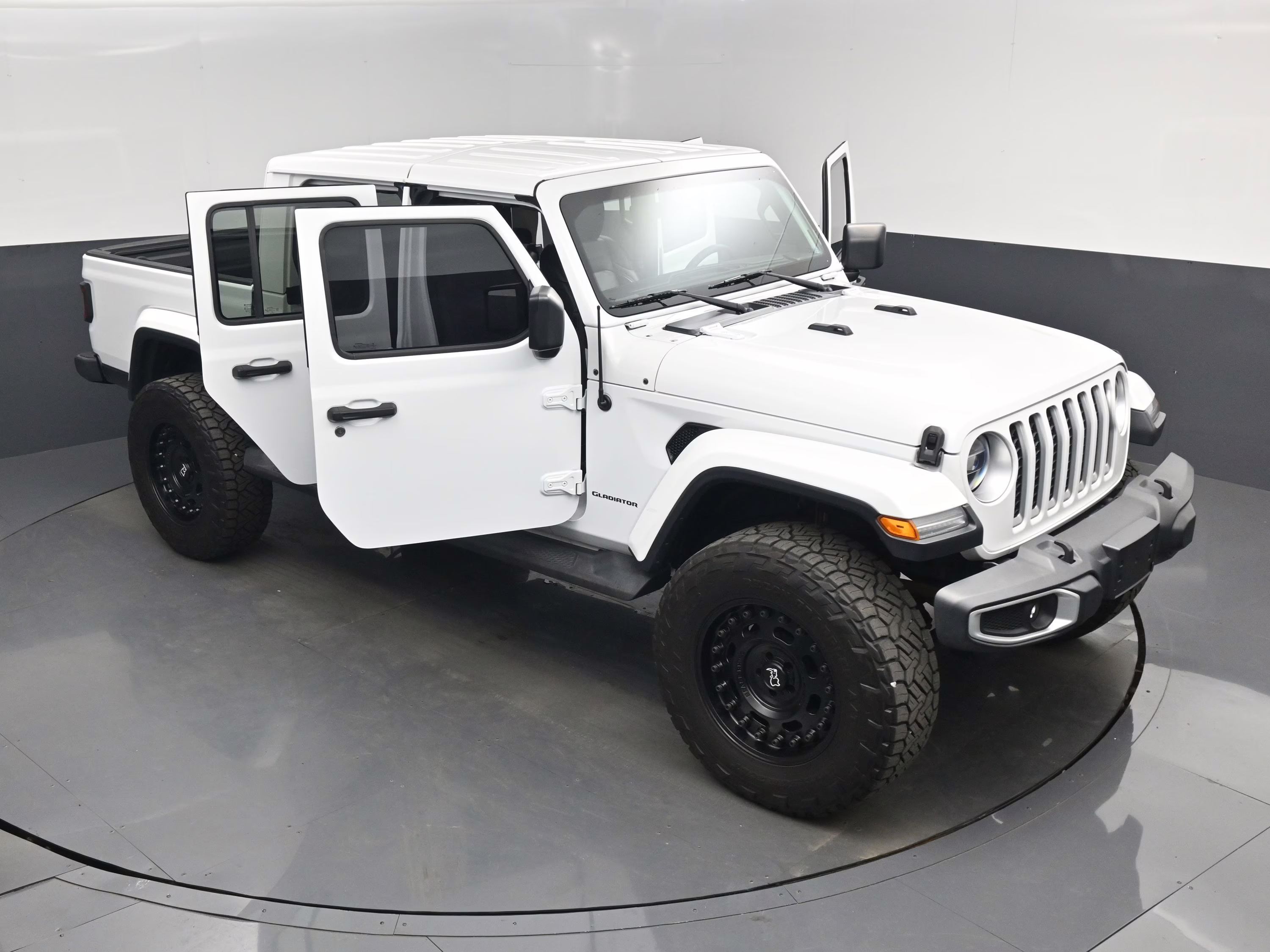 2020 Bright White Clearcoat Jeep Gladiator Overland 4X4 Truck