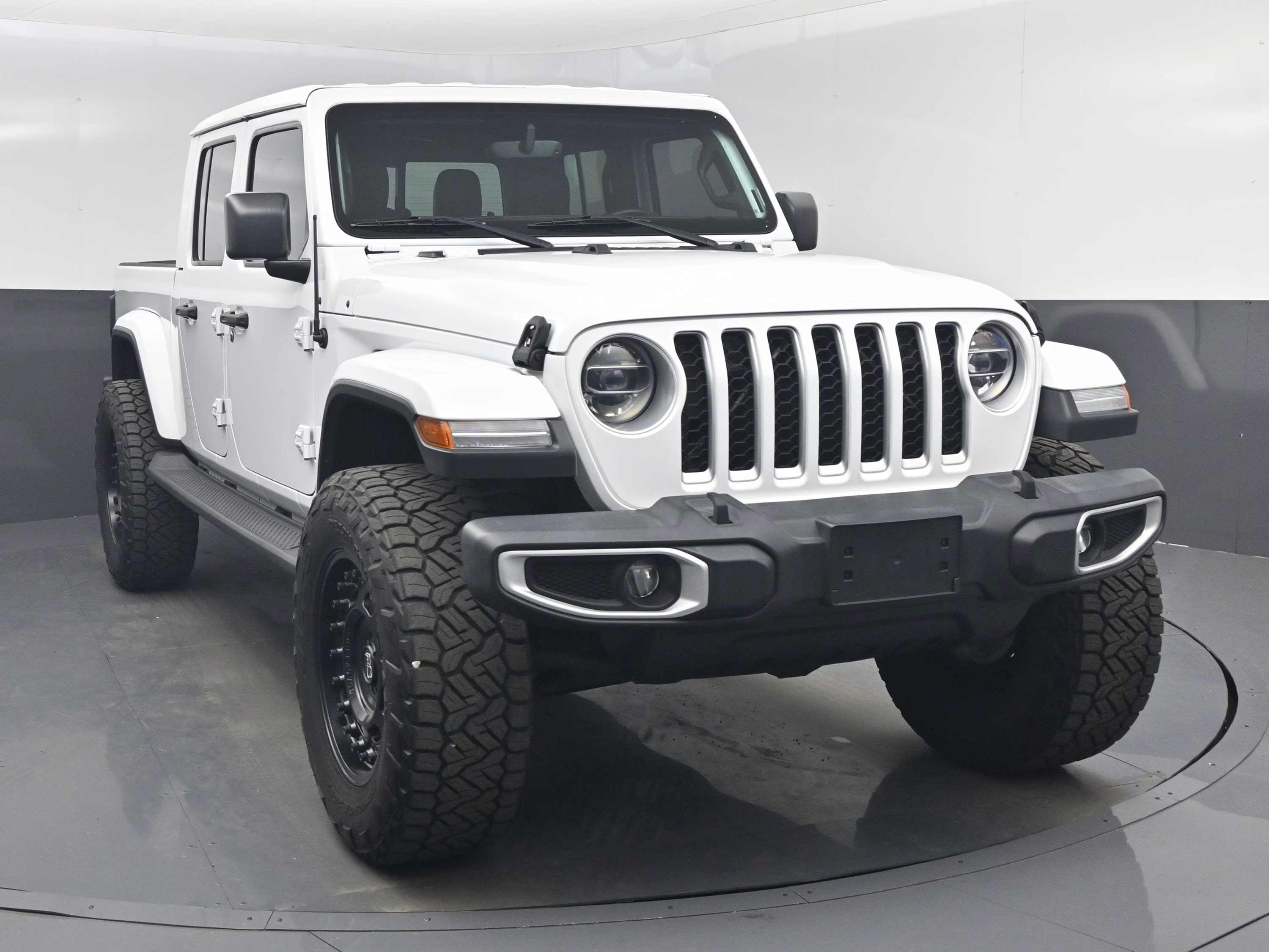 2020 Bright White Clearcoat Jeep Gladiator Overland 4X4 Truck