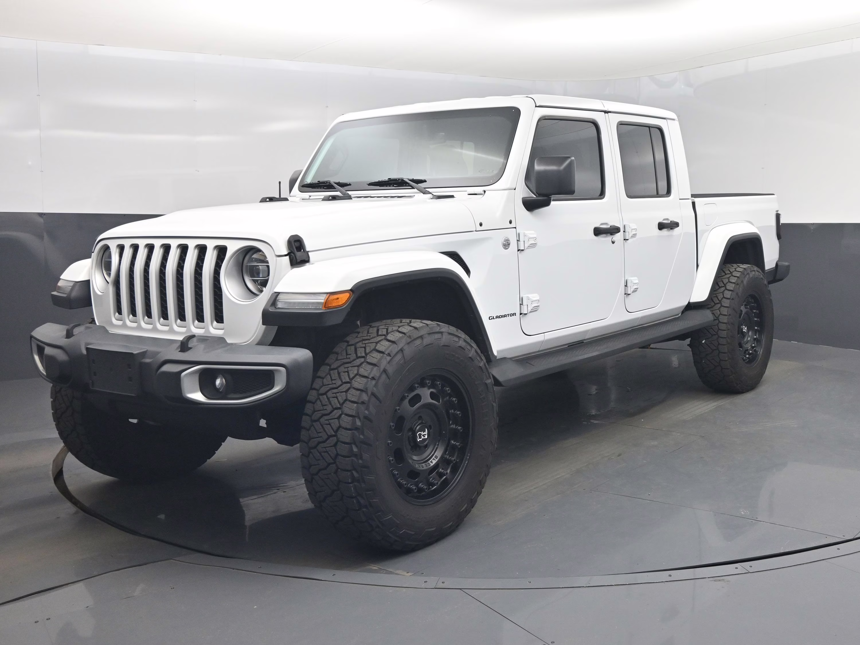 2020 Bright White Clearcoat Jeep Gladiator Overland 4X4 Truck