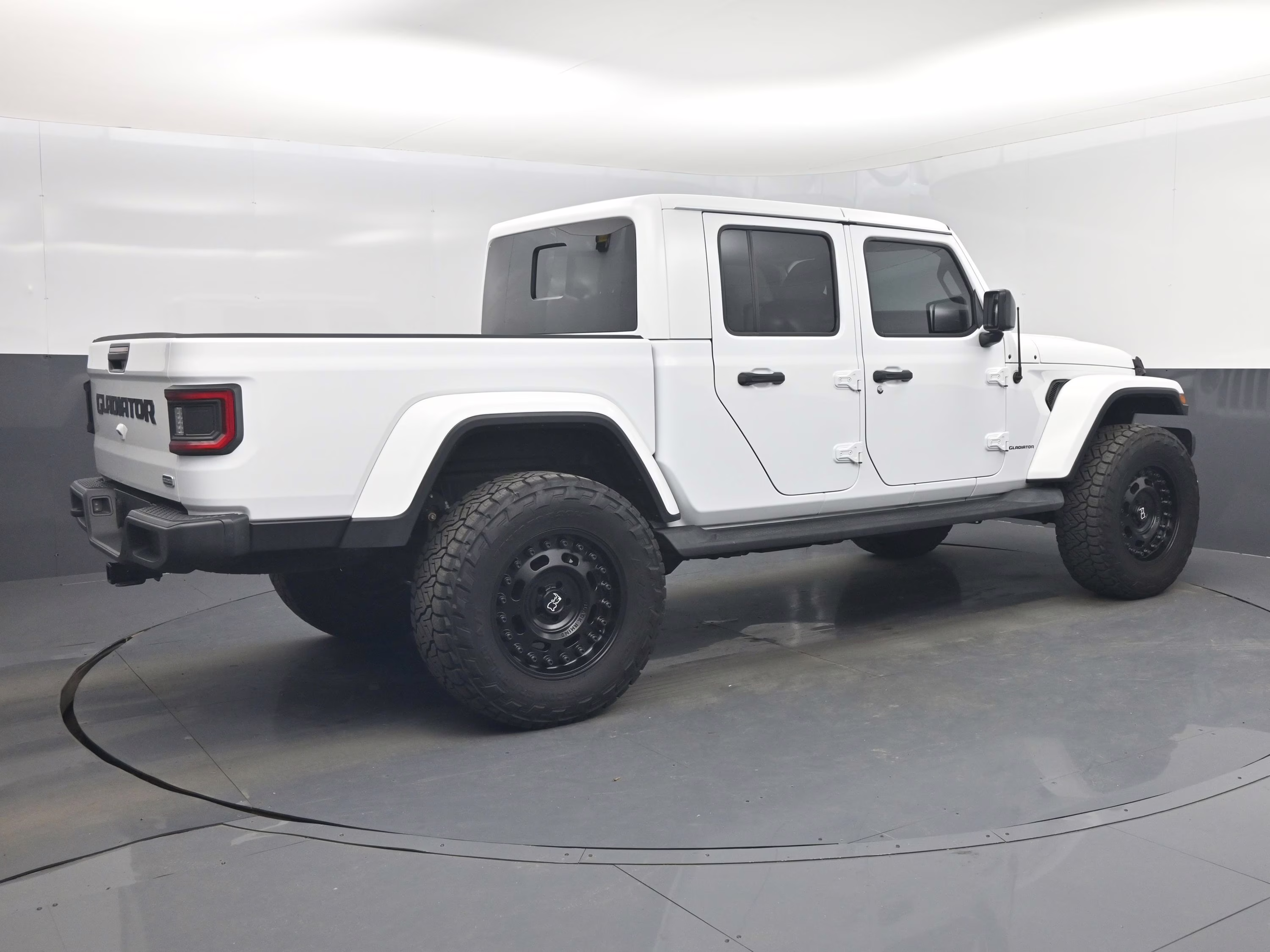 2020 Bright White Clearcoat Jeep Gladiator Overland 4X4 Truck