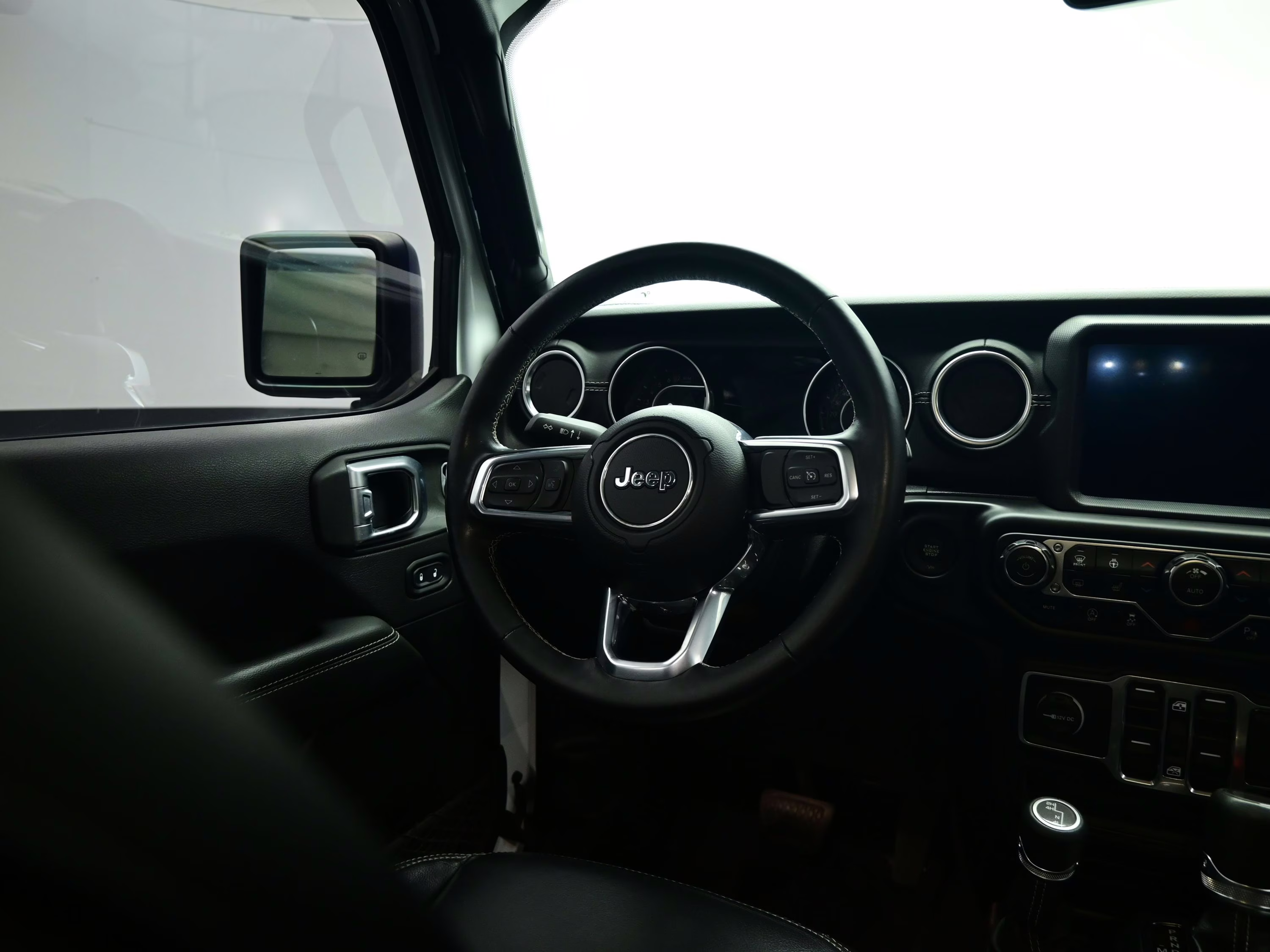 2020 Bright White Clearcoat Jeep Gladiator Overland 4X4 Truck