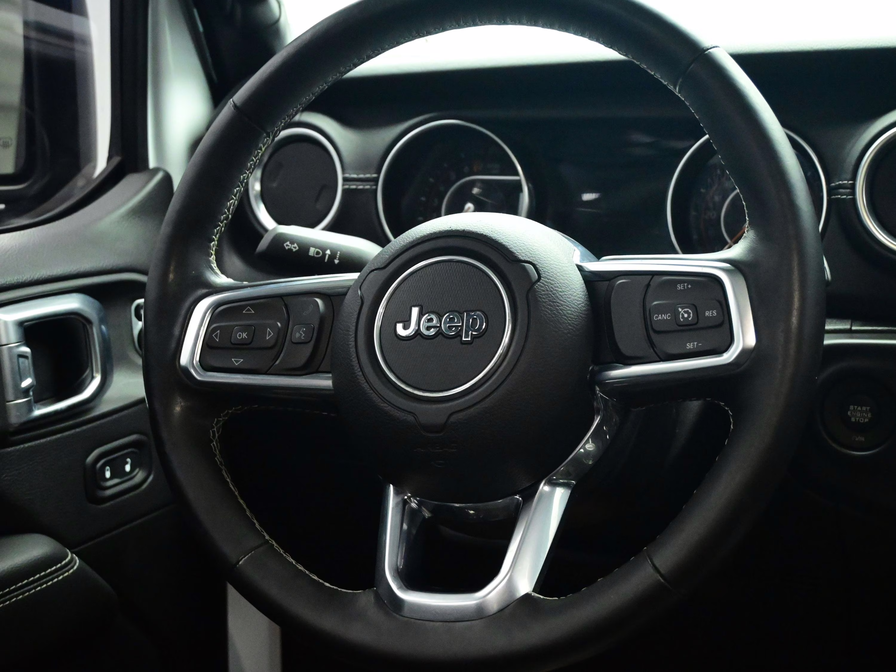 2020 Bright White Clearcoat Jeep Gladiator Overland 4X4 Truck