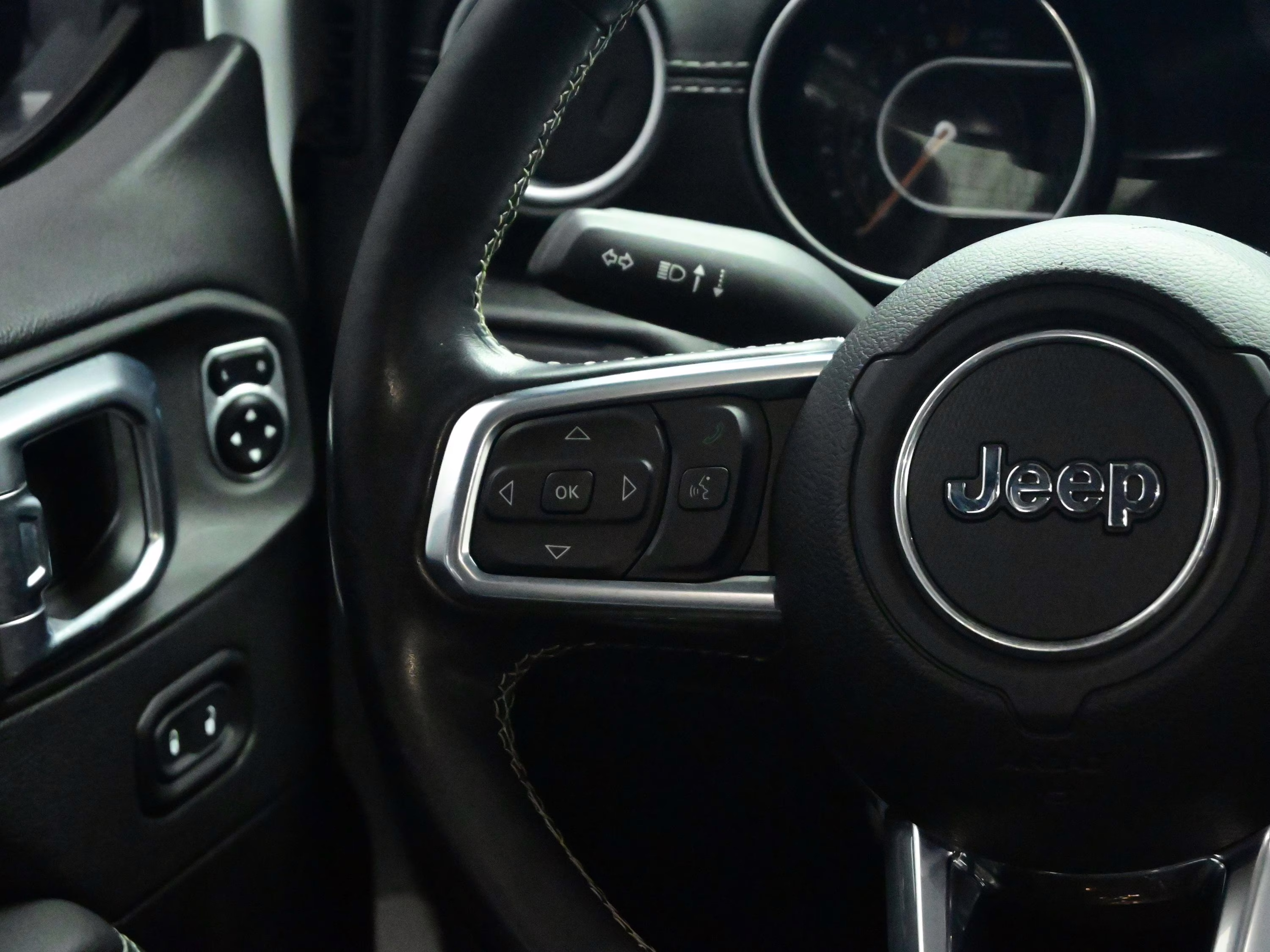 2020 Bright White Clearcoat Jeep Gladiator Overland 4X4 Truck