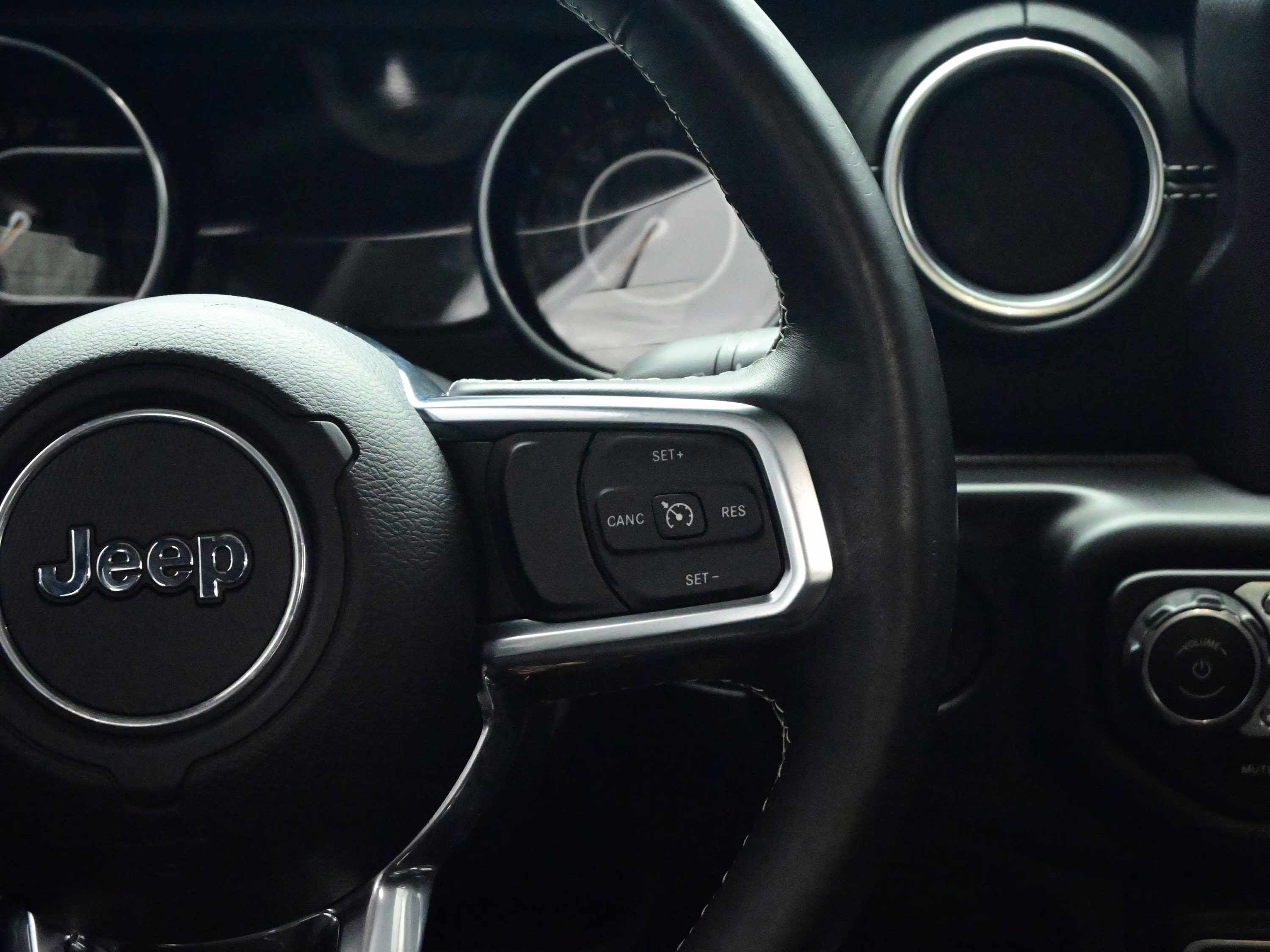 2020 Bright White Clearcoat Jeep Gladiator Overland 4X4 Truck