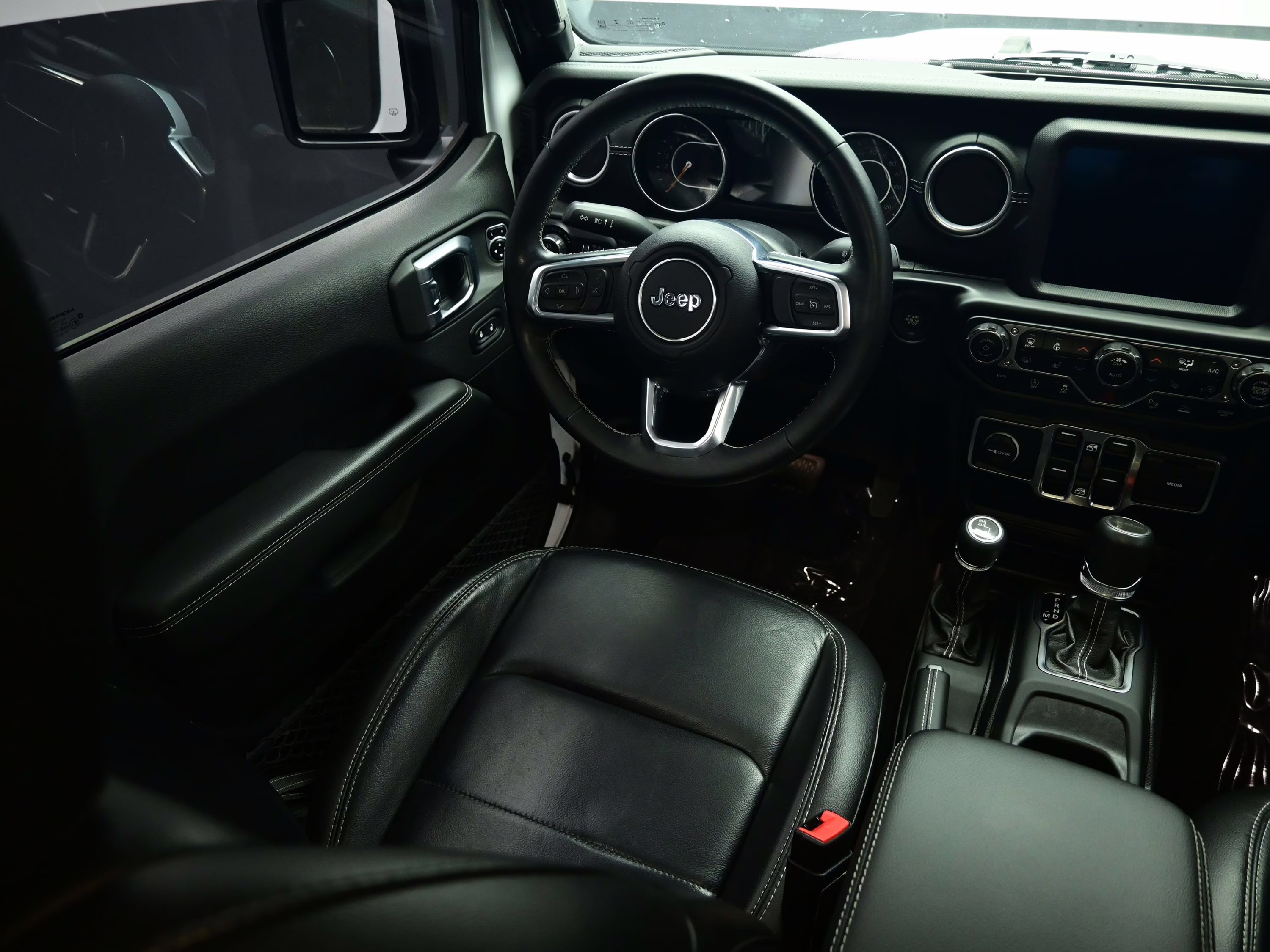 2020 Bright White Clearcoat Jeep Gladiator Overland 4X4 Truck