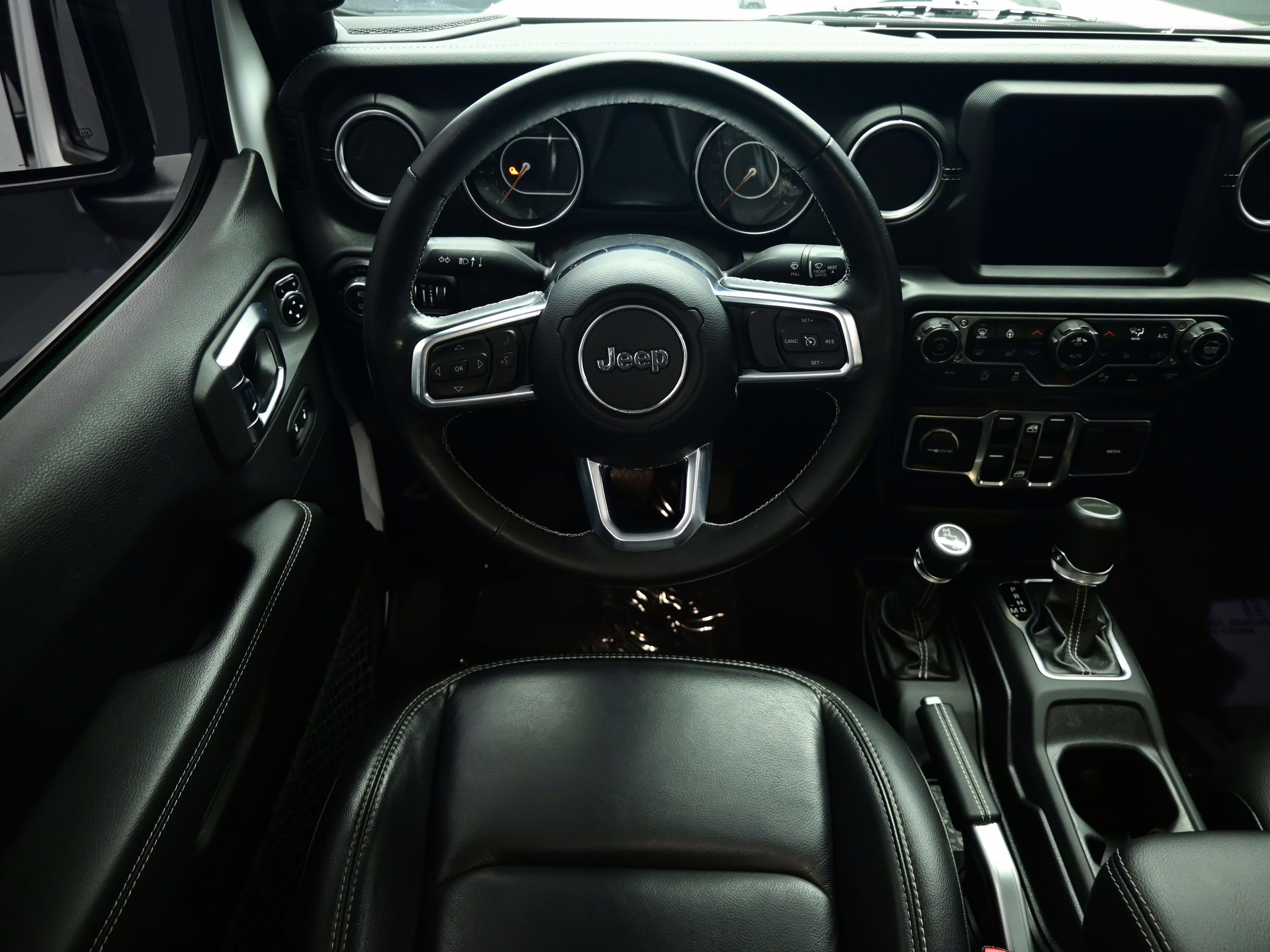 2020 Bright White Clearcoat Jeep Gladiator Overland 4X4 Truck