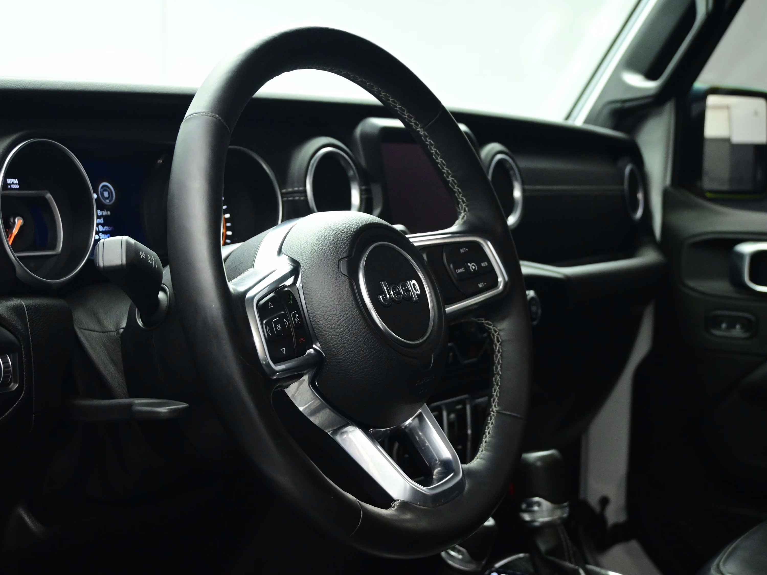 2020 Bright White Clearcoat Jeep Gladiator Overland 4X4 Truck