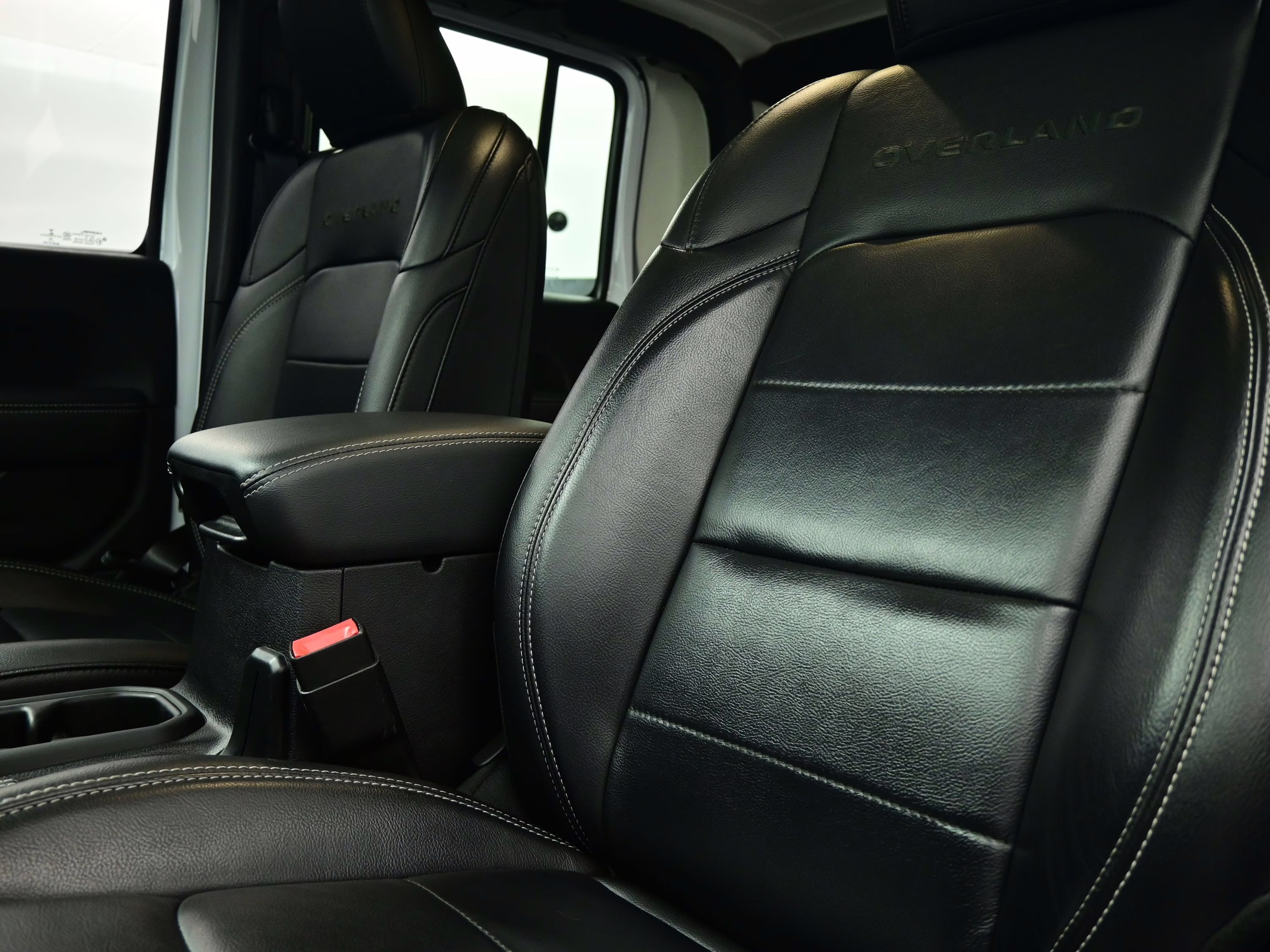 2020 Bright White Clearcoat Jeep Gladiator Overland 4X4 Truck