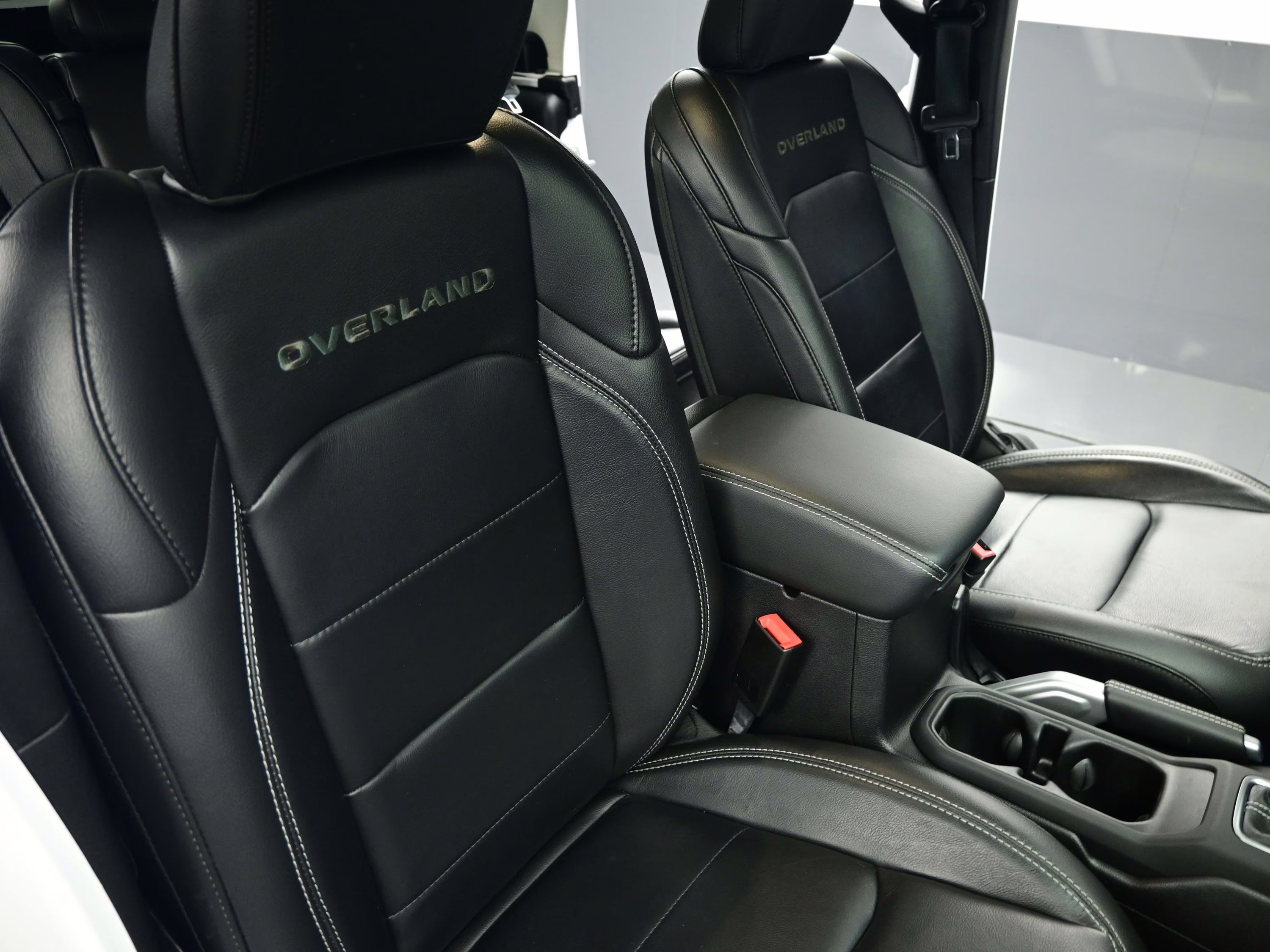 2020 Bright White Clearcoat Jeep Gladiator Overland 4X4 Truck