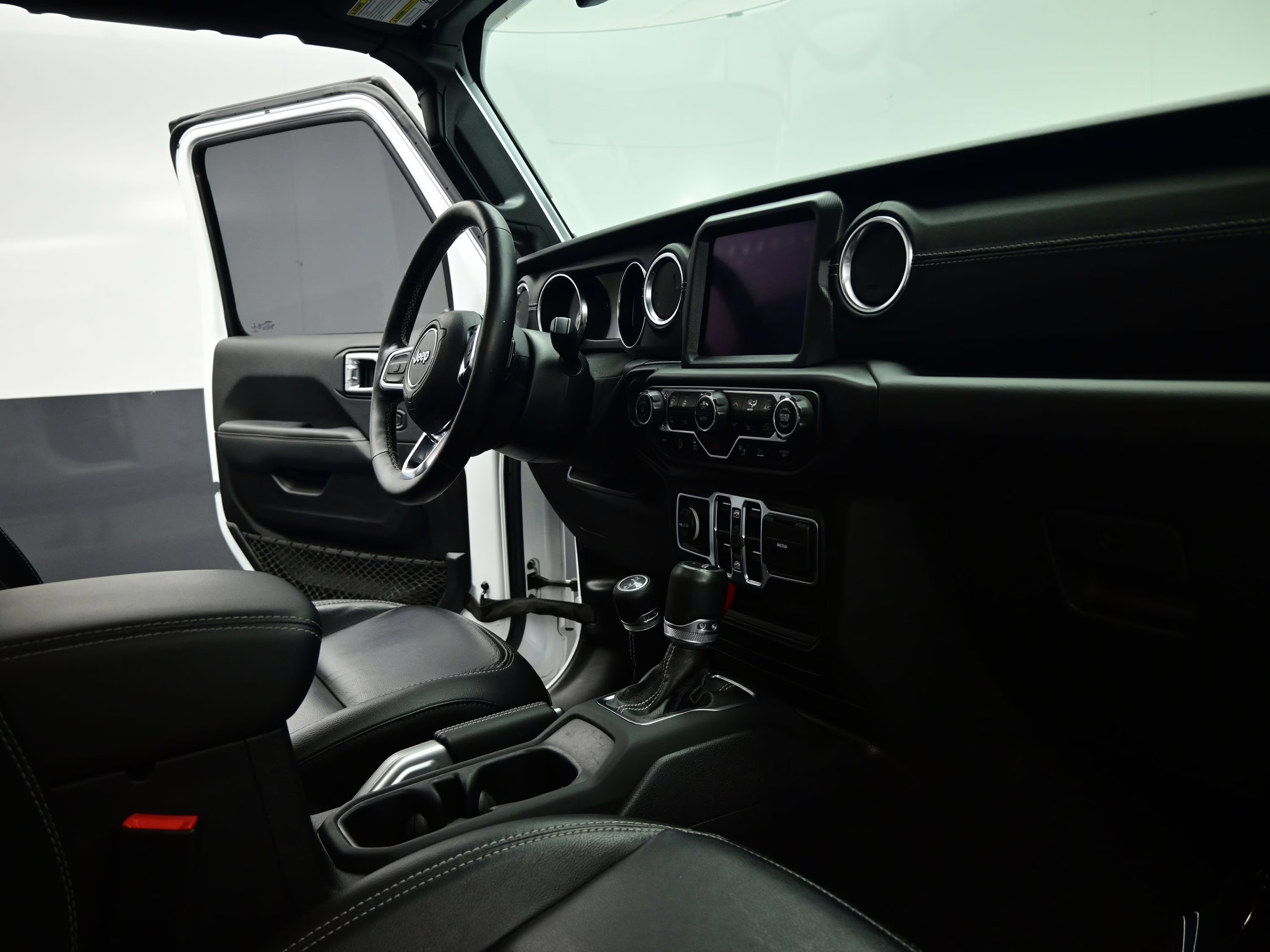 2020 Bright White Clearcoat Jeep Gladiator Overland 4X4 Truck