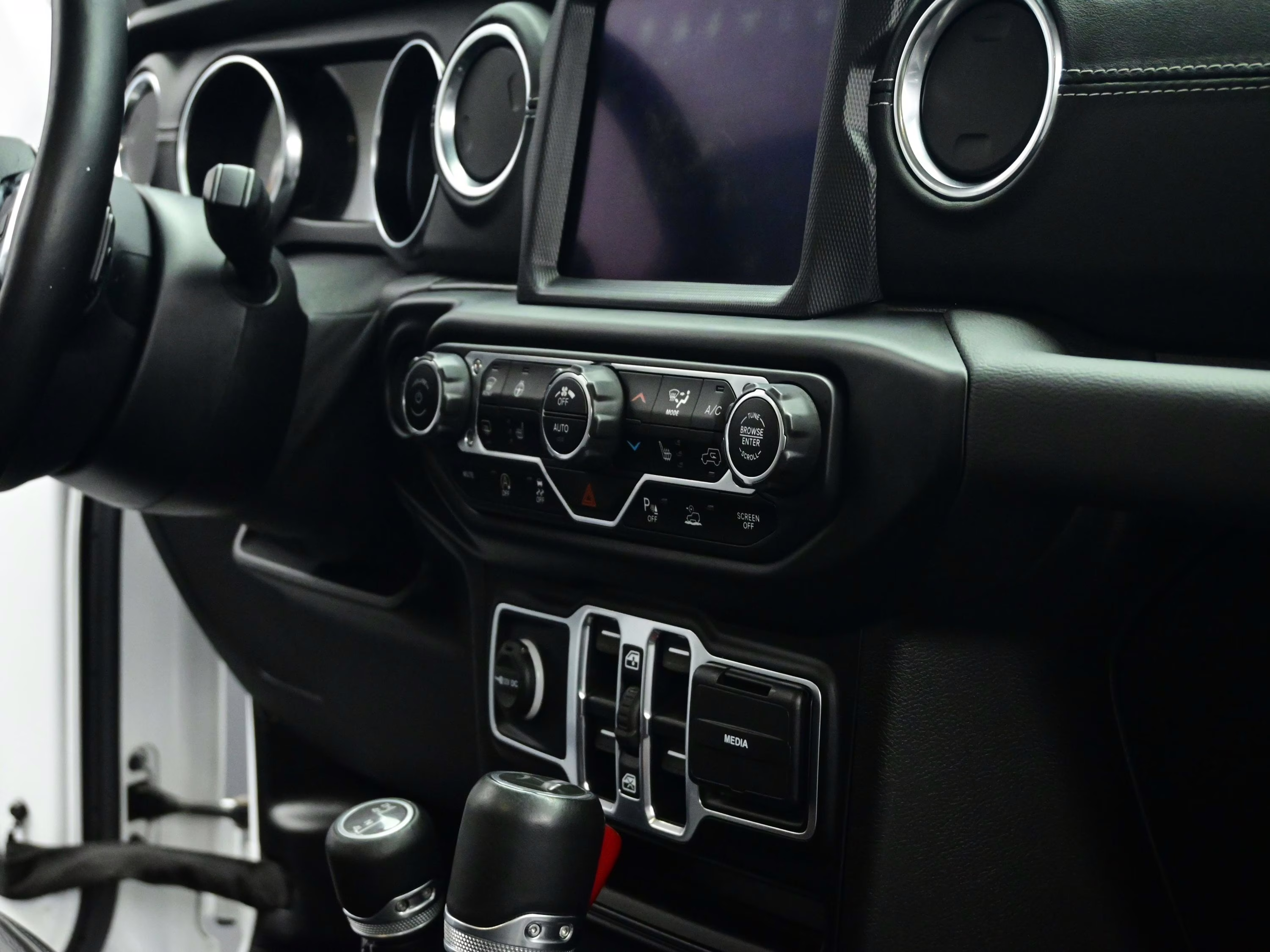 2020 Bright White Clearcoat Jeep Gladiator Overland 4X4 Truck